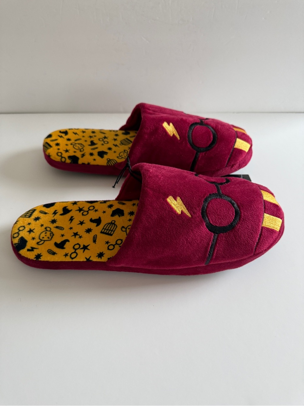 Harry Potter Gryffindor Slippers Adult LG XL Unisex Red Yellow NWT